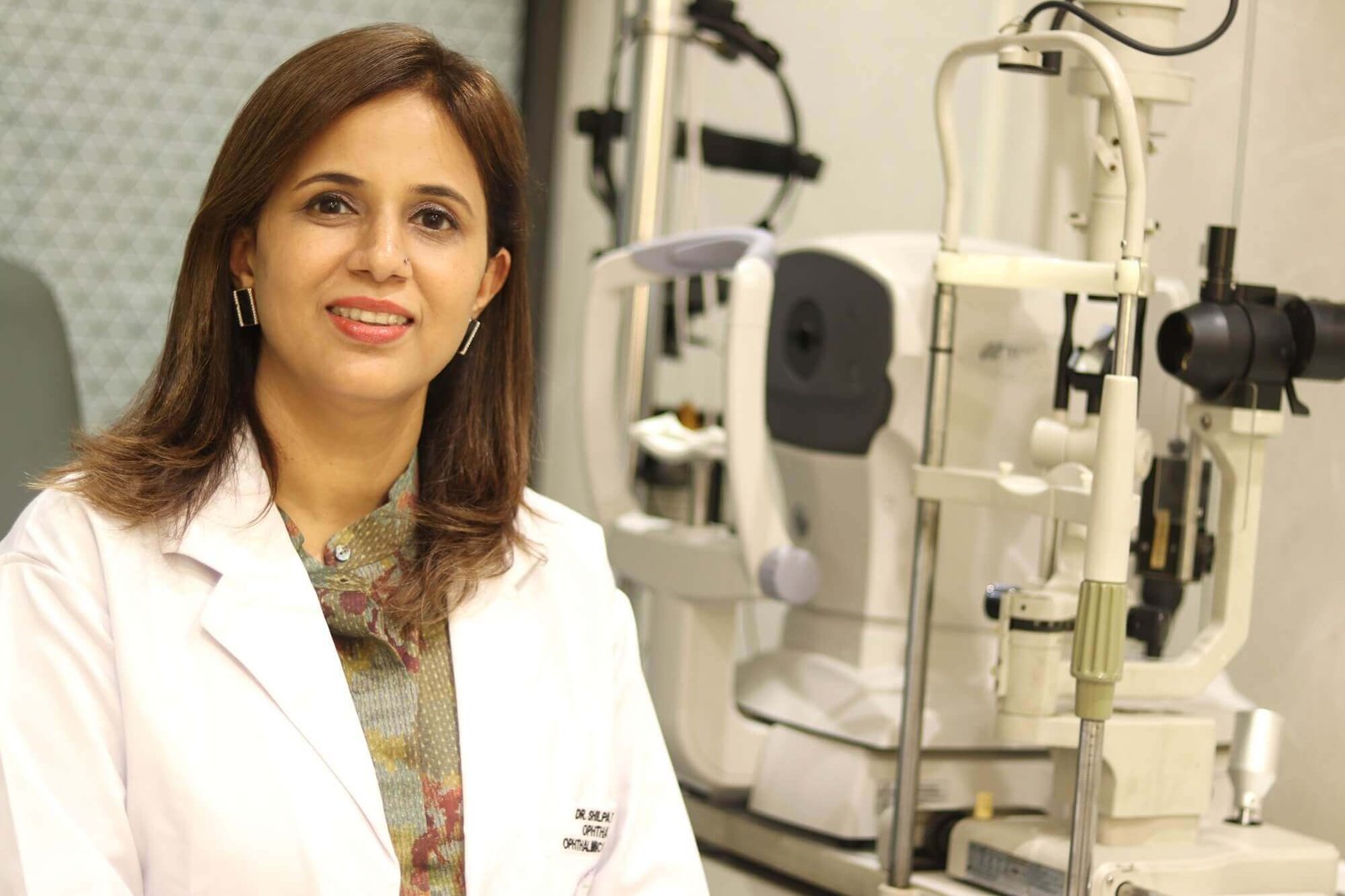Dr. Shilpa Taneja Mittal with latest Eye Care equipments